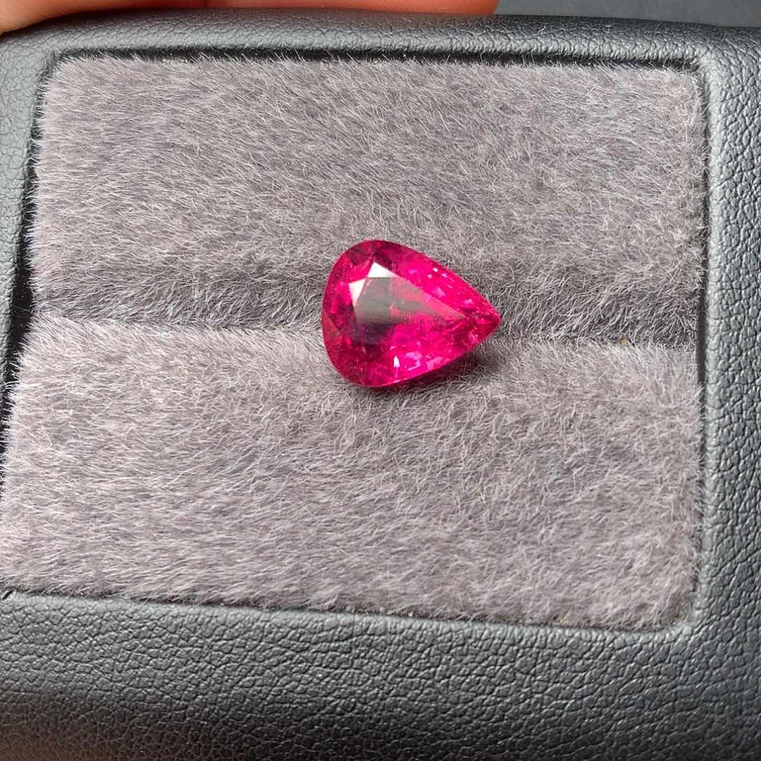 未镶嵌裸石碧玺玫瑰红卢比莱4.24CT。 grc