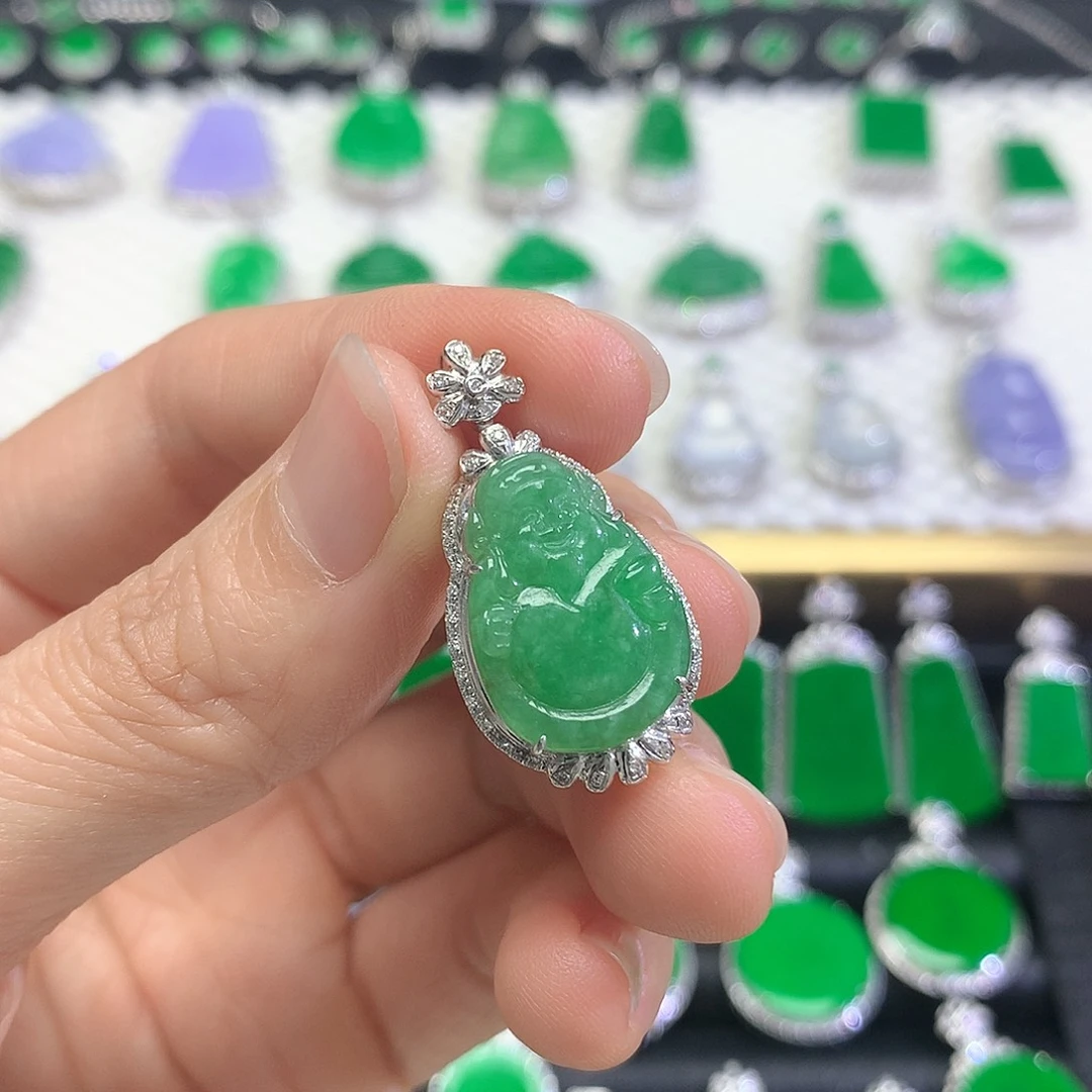 颈饰18K金镶嵌翡翠吊坠