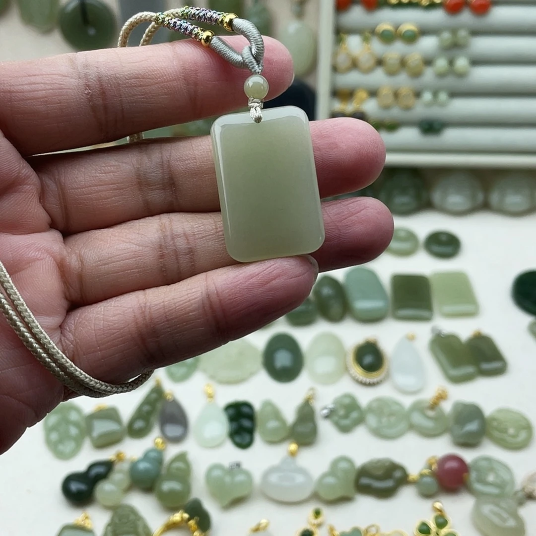 和田玉未镶嵌吊坠(不含链)