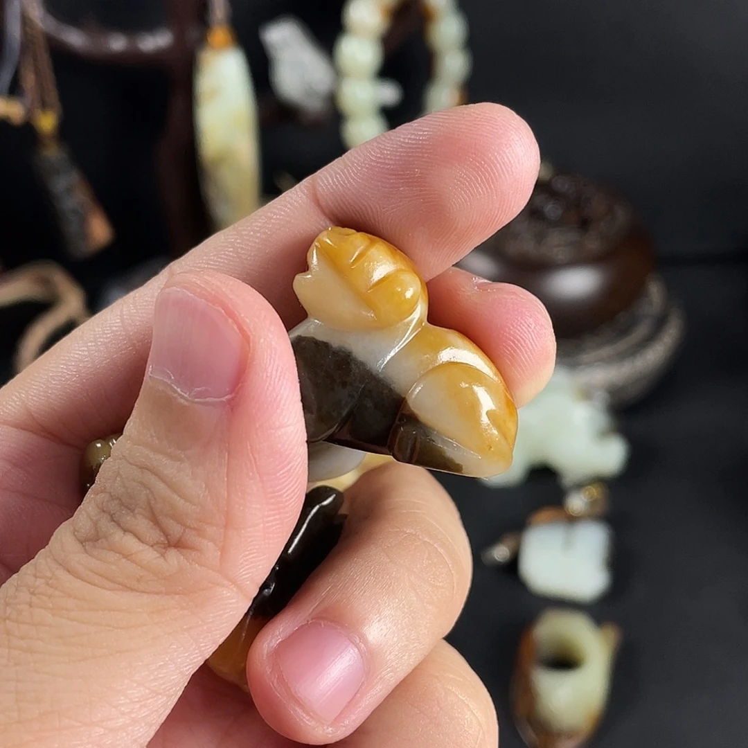 凡***凡和田玉未镶嵌颈饰