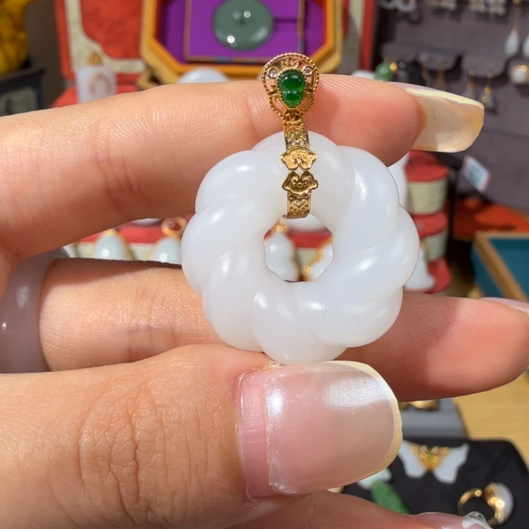 颈饰18K金镶嵌和田玉