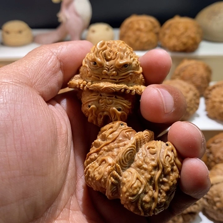 ****哥把件文玩核桃纯手工雕刻文玩核桃