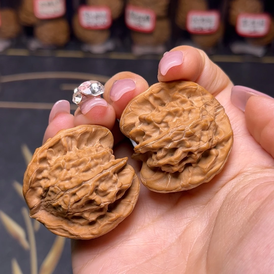 福***筑文玩核桃吊坠三楞