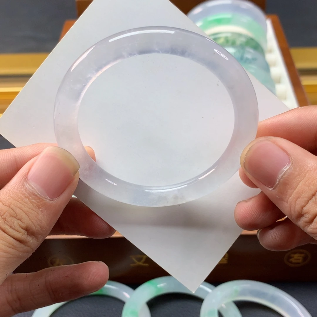 翡翠手镯未镶嵌圆条