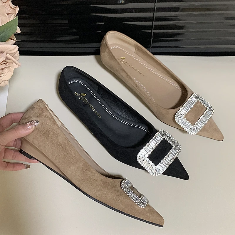 气质绒面尖头单鞋千金风小坡跟女鞋新款百搭水钻法式浅口低跟鞋女