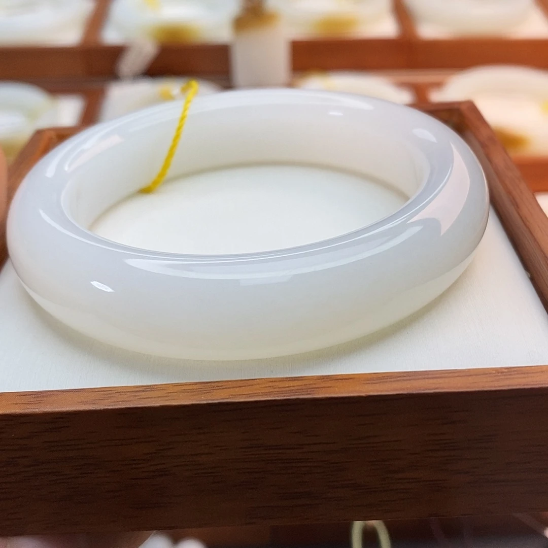 光***者和田玉（白玉）未镶嵌手链