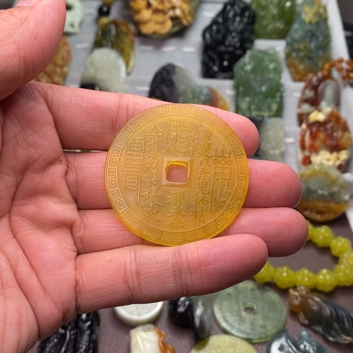 蛇纹石玉未镶嵌颈饰