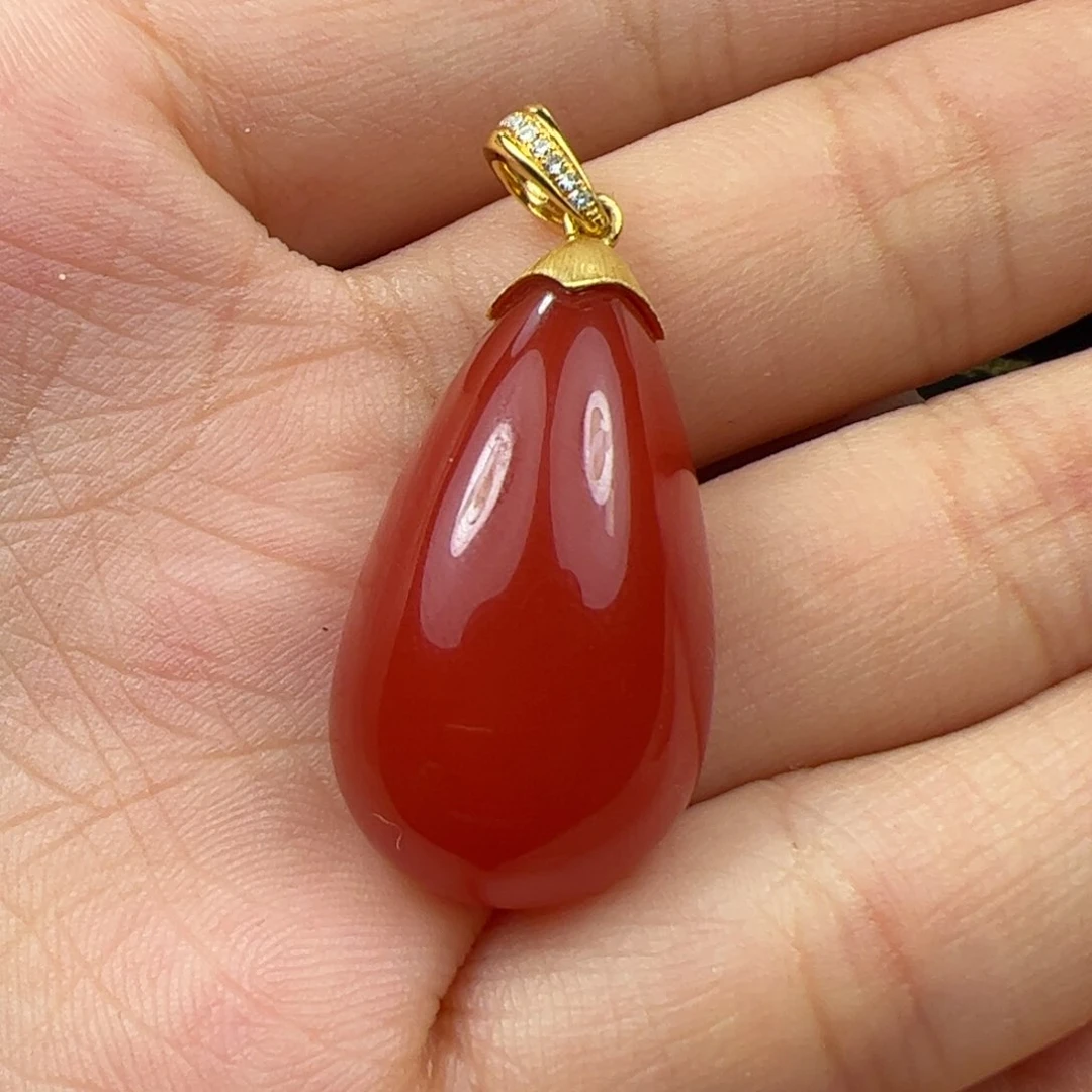 18K金镶嵌吊坠南红玛瑙