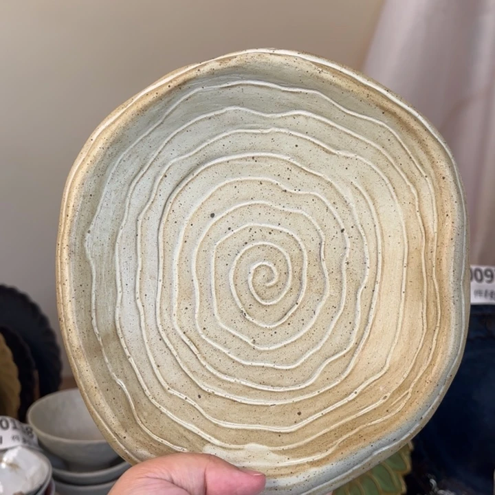 瓷片螺纹异形粗陶盘8寸