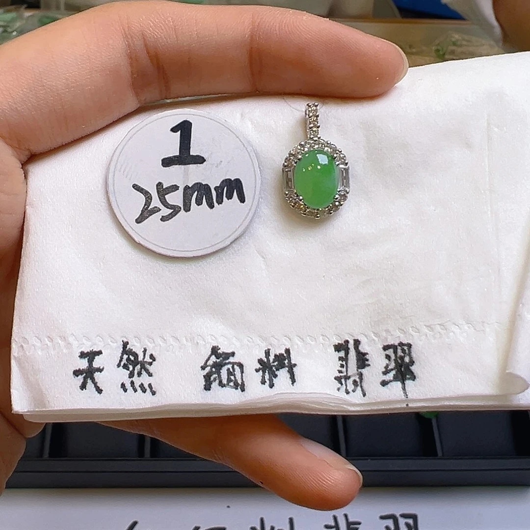 翡翠颈饰银S925镶嵌翡翠