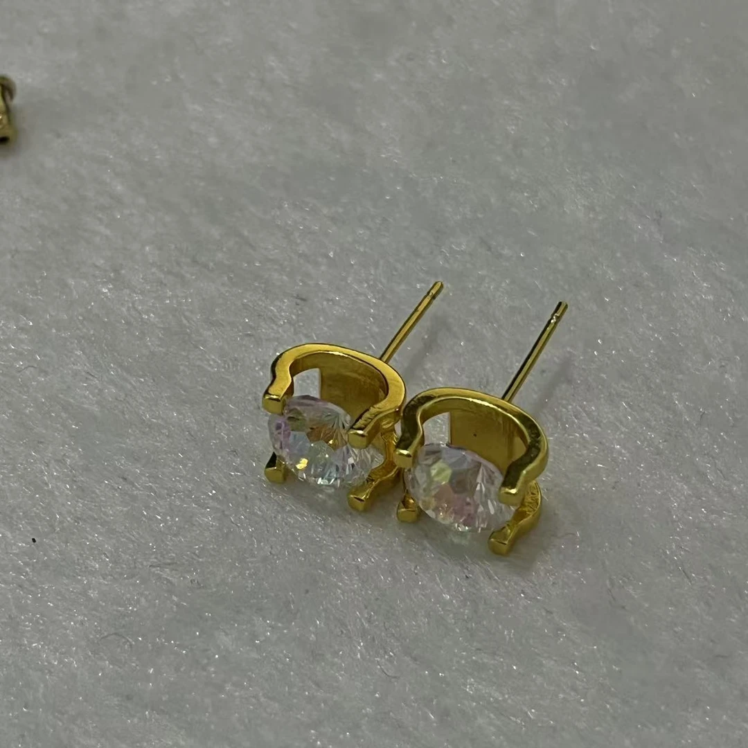 臻选耳饰 经典百搭设计白色耳钉LWD22