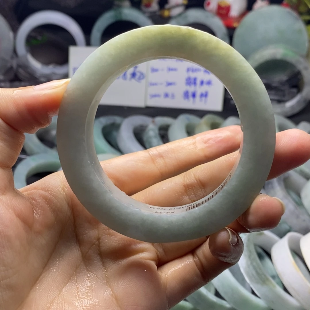 定制翡翠未镶嵌手镯