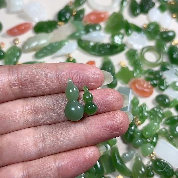 粉***海和田玉（碧玉）未镶嵌颈饰