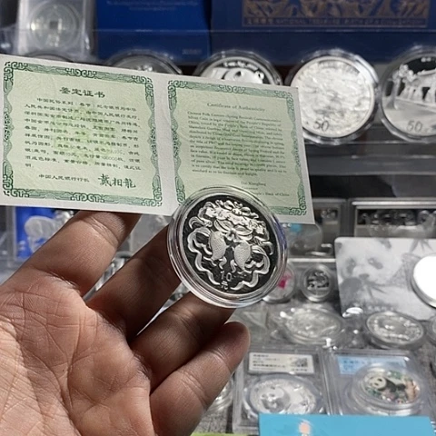 纯银配礼盒带证书03年春节银币一枚如图