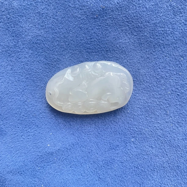 和田玉 吊坠 老鼠带铜钱 （数钱）编号97