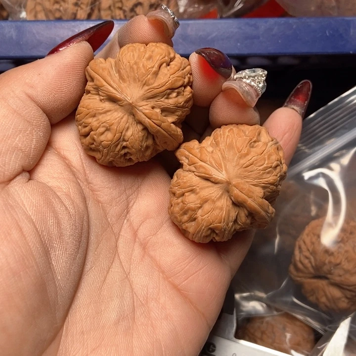 文玩核桃吊坠元宝85