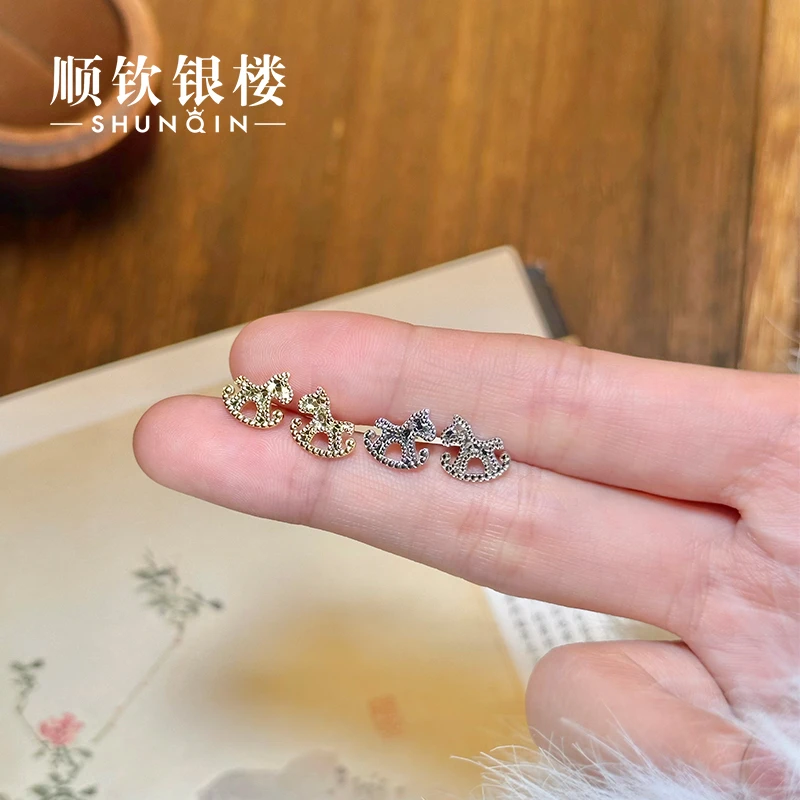 顺钦银楼 925银耳饰 【车花耳钉系列】S925碎冰冰小马葫芦钱币耳钉