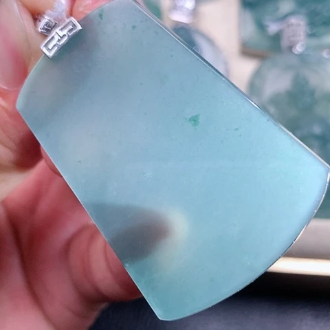 【闪购商品】翡翠颈饰18K金镶嵌天然翡翠