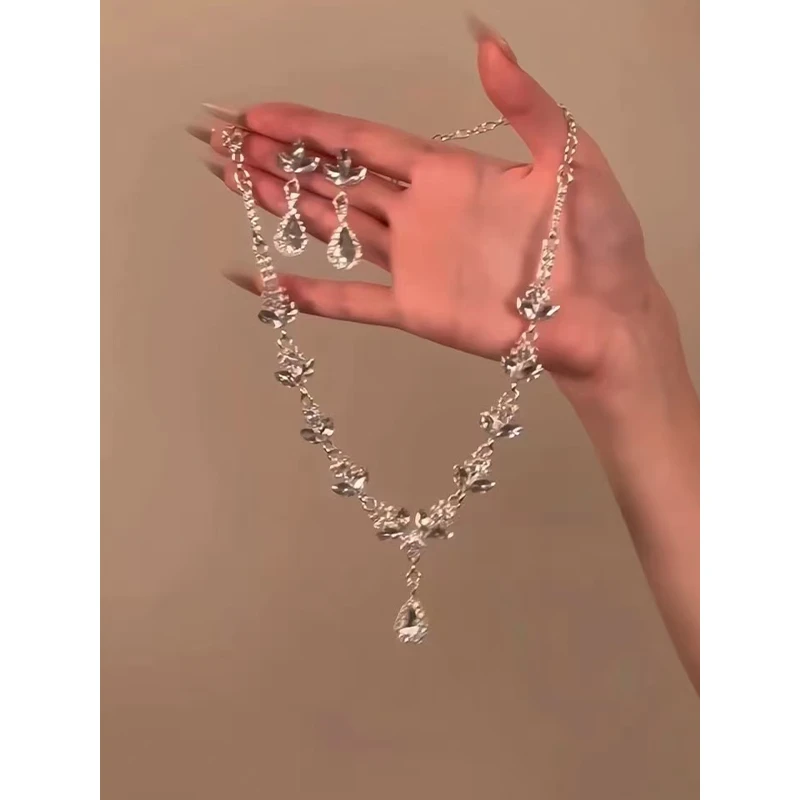 铜合金合成锆石项链 满钻锆石水滴项链高级感晚礼服锁骨链套装