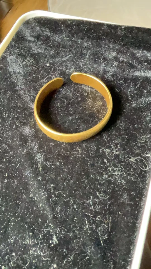 至臻金典真品泥鳅背开口手镯a20