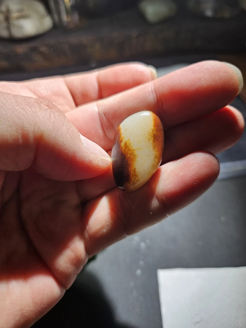 双面聚红皮，很老气，肉可以过灯11.1克