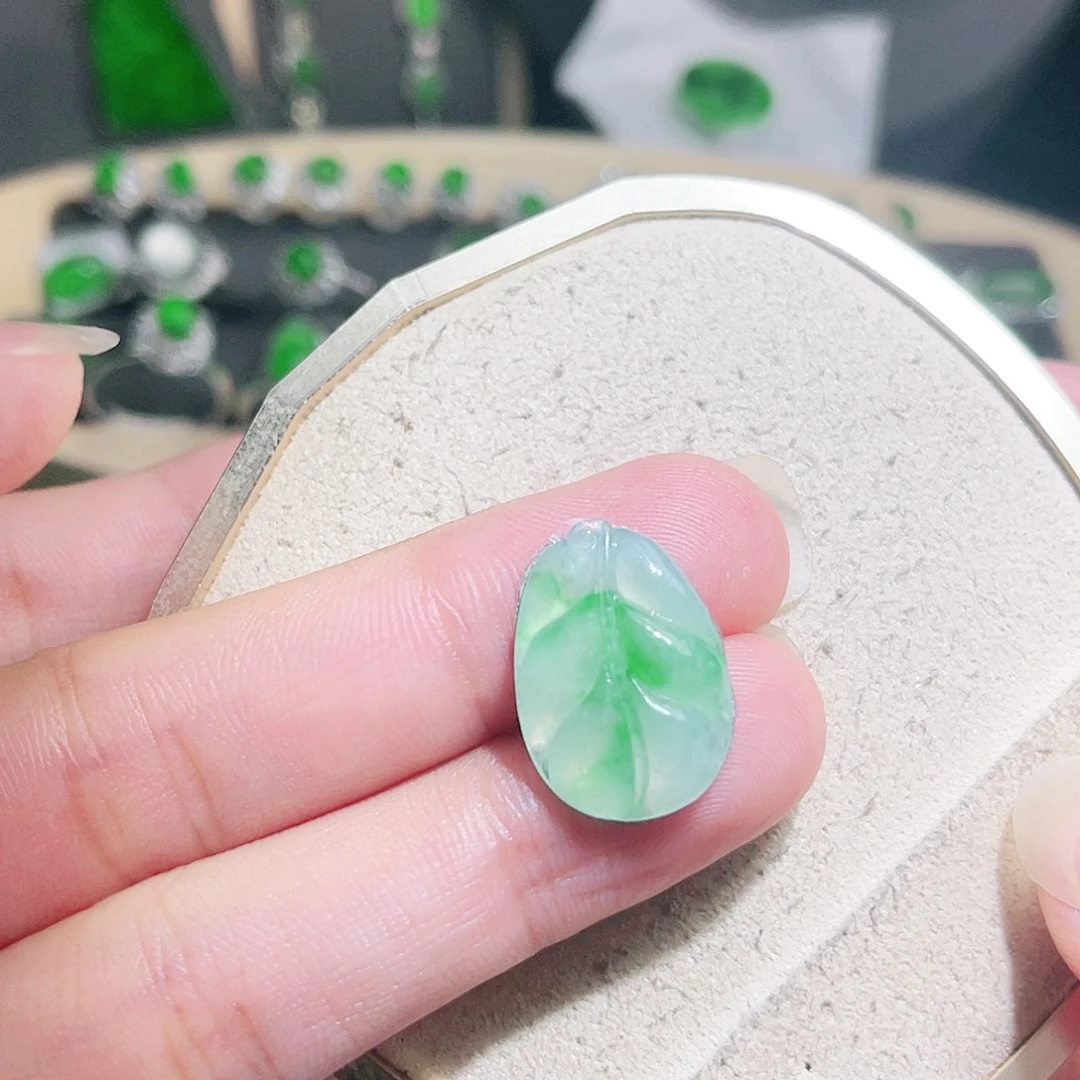 翡翠未镶嵌挂件裸石