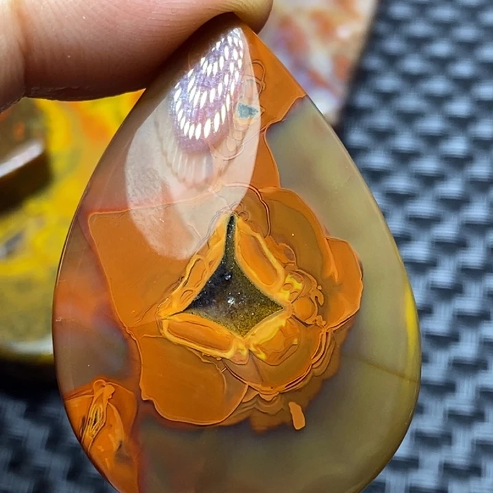 玛瑙/玉髓颈饰未镶嵌晖