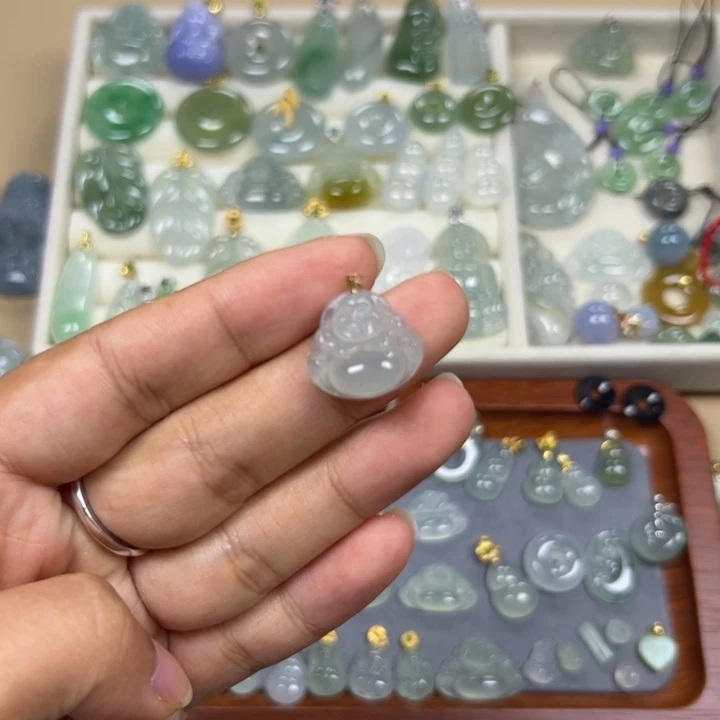 翡翠18K金镶嵌颈饰佛公24