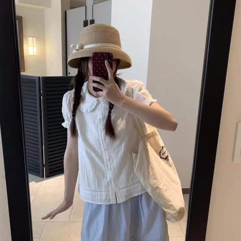 2025夏季新款少女感翻领纯白镂空短袖上衣/蓝条纹短裙套装