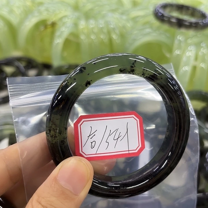 合***钰未镶嵌蛇纹石玉岫玉手镯