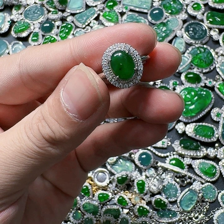 翡翠颈饰未镶嵌天然A货翡翠放漏