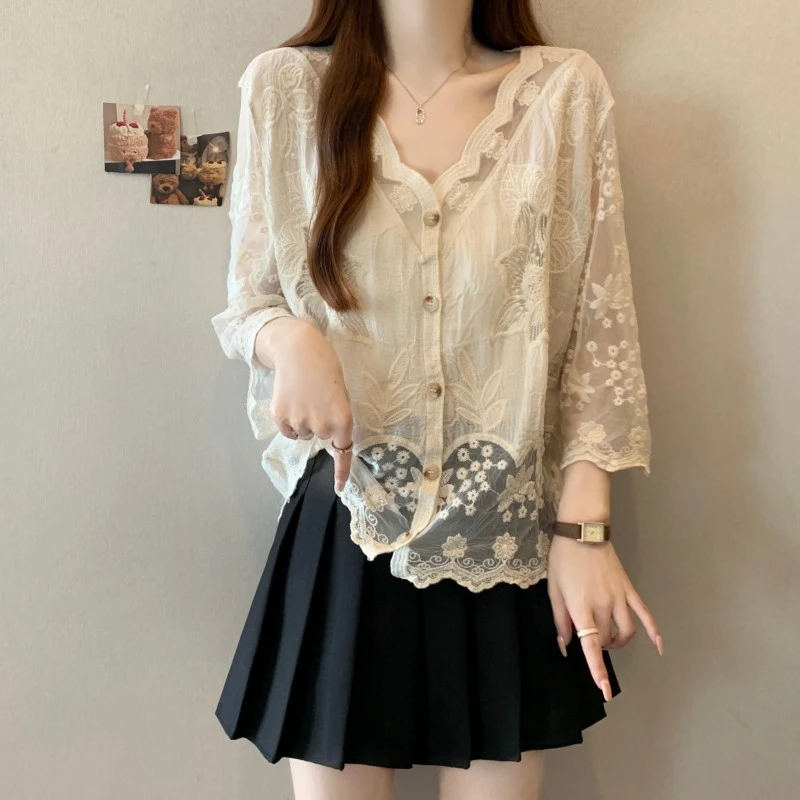 大码遮肚子镂空蕾丝V领雪纺衬衫女夏季胖mm宽松显瘦外搭薄款上衣
