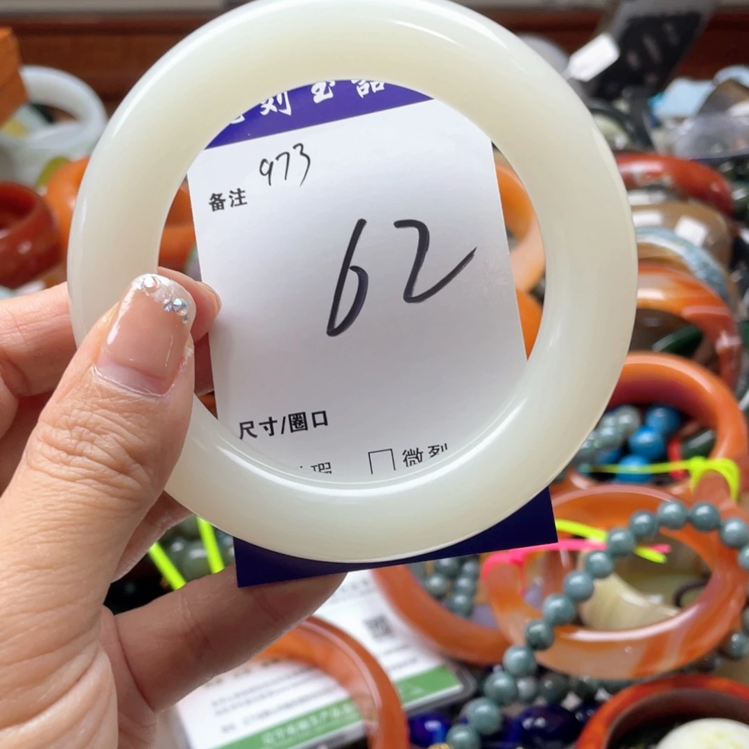 未镶嵌手镯石英岩玉