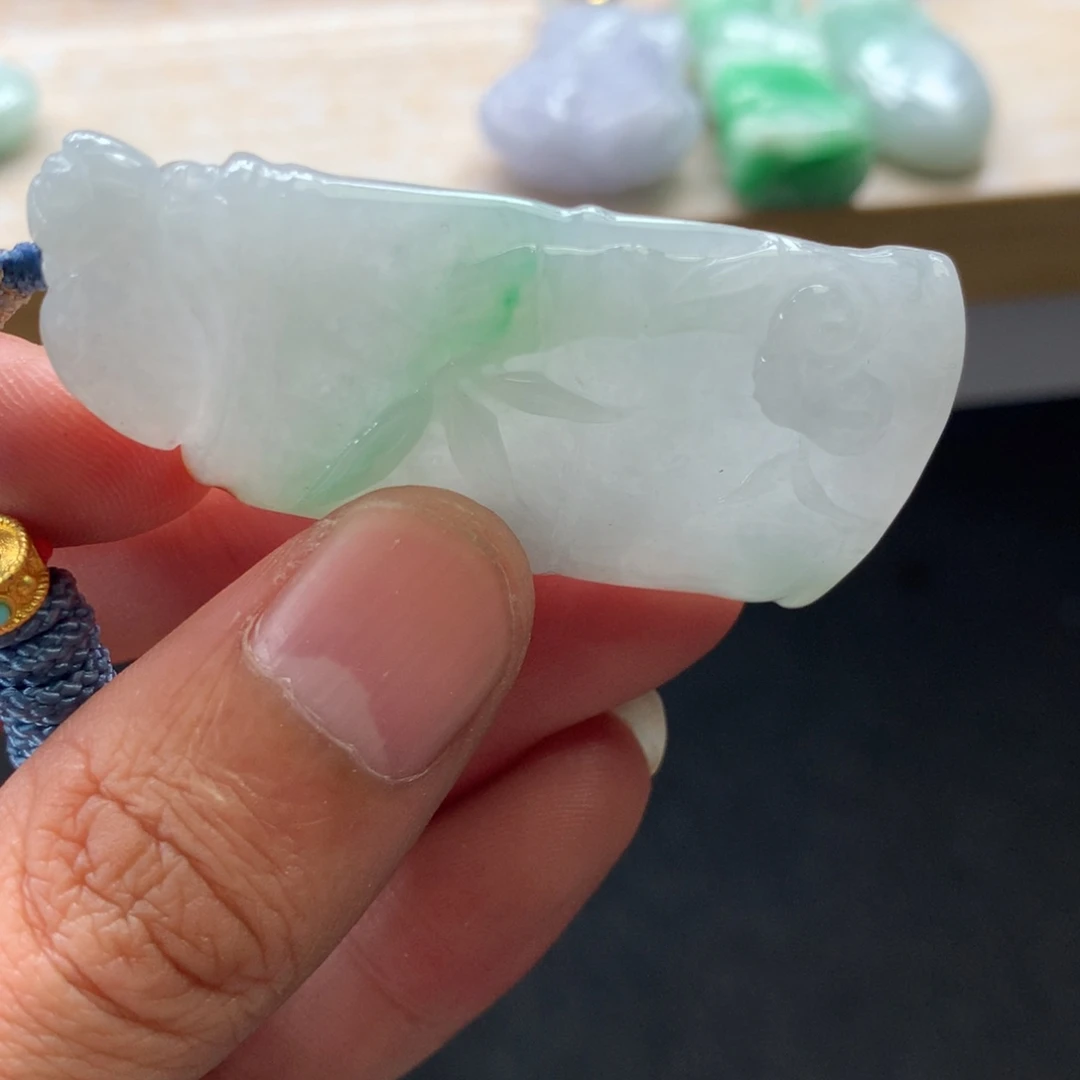 翡翠未镶嵌颈饰吊坠