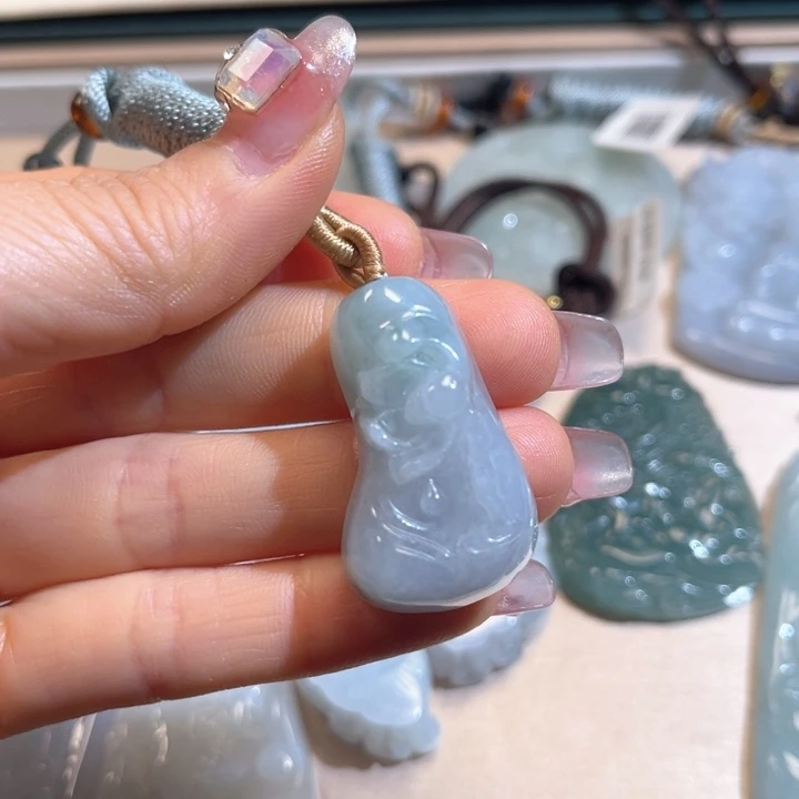 翡翠颈饰未镶嵌翡翠