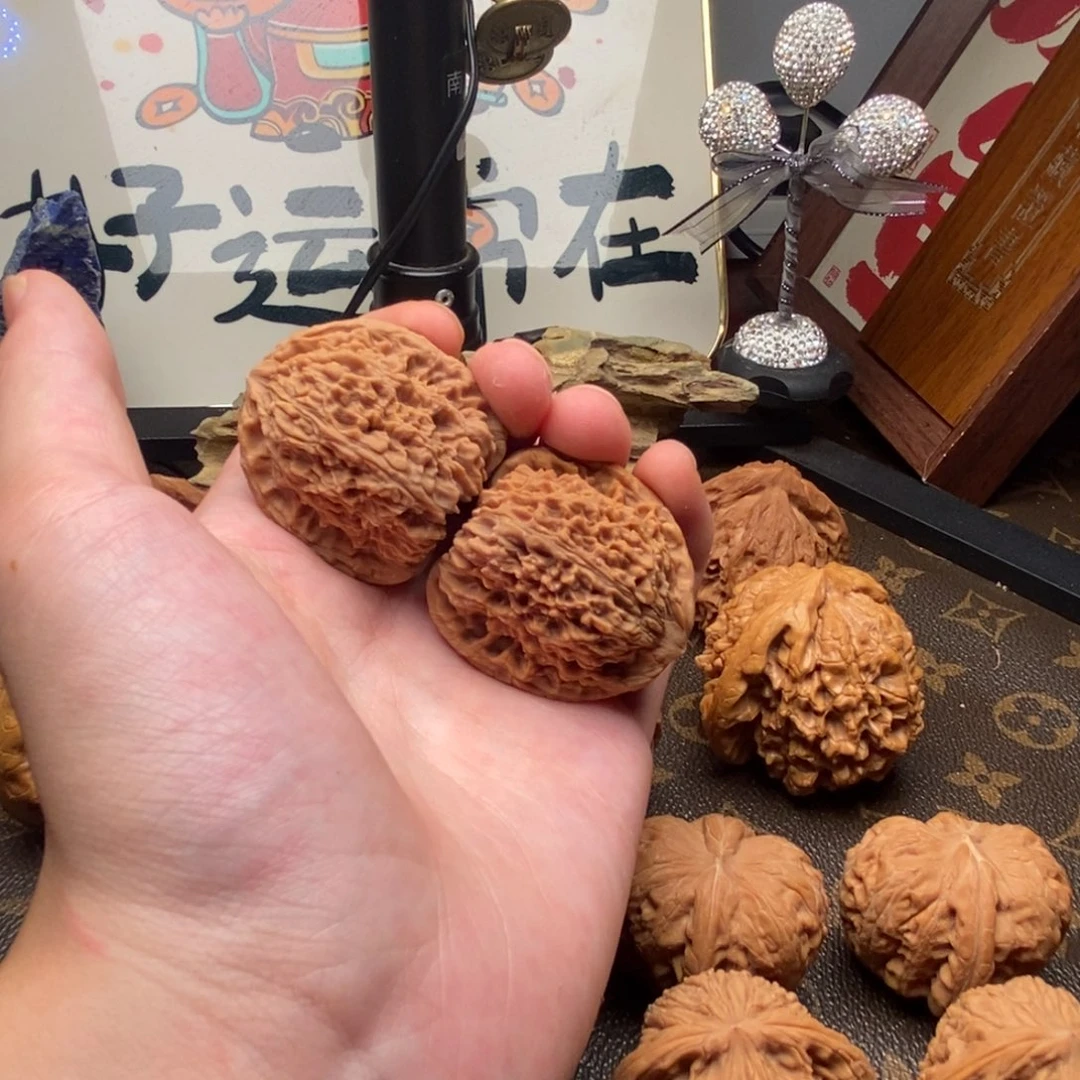 ****座文玩核桃吊坠南疆