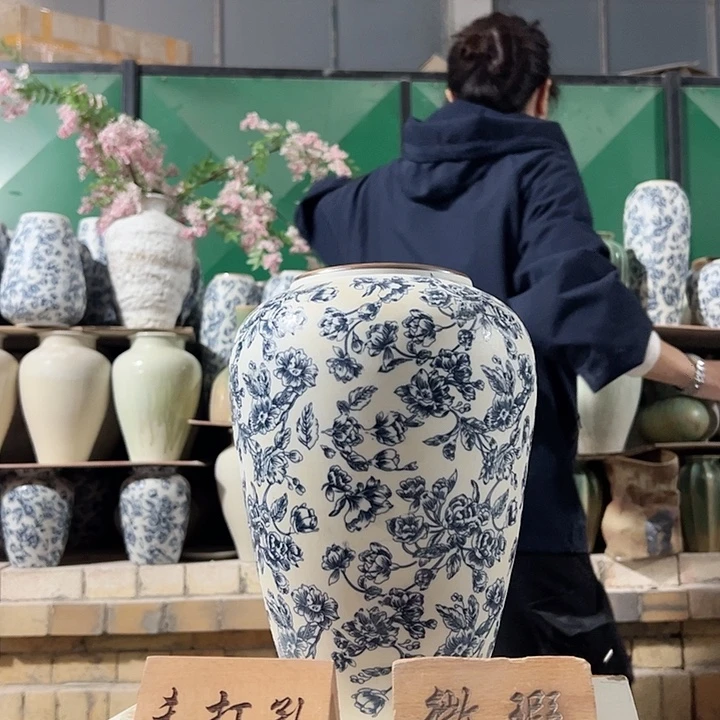 景德镇陶瓷花瓶工厂