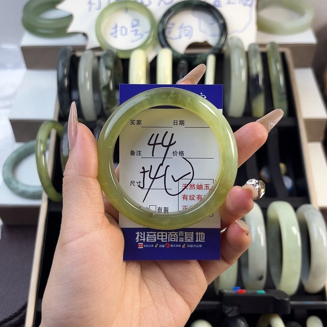 蛇纹石玉手镯未镶嵌佛**妞