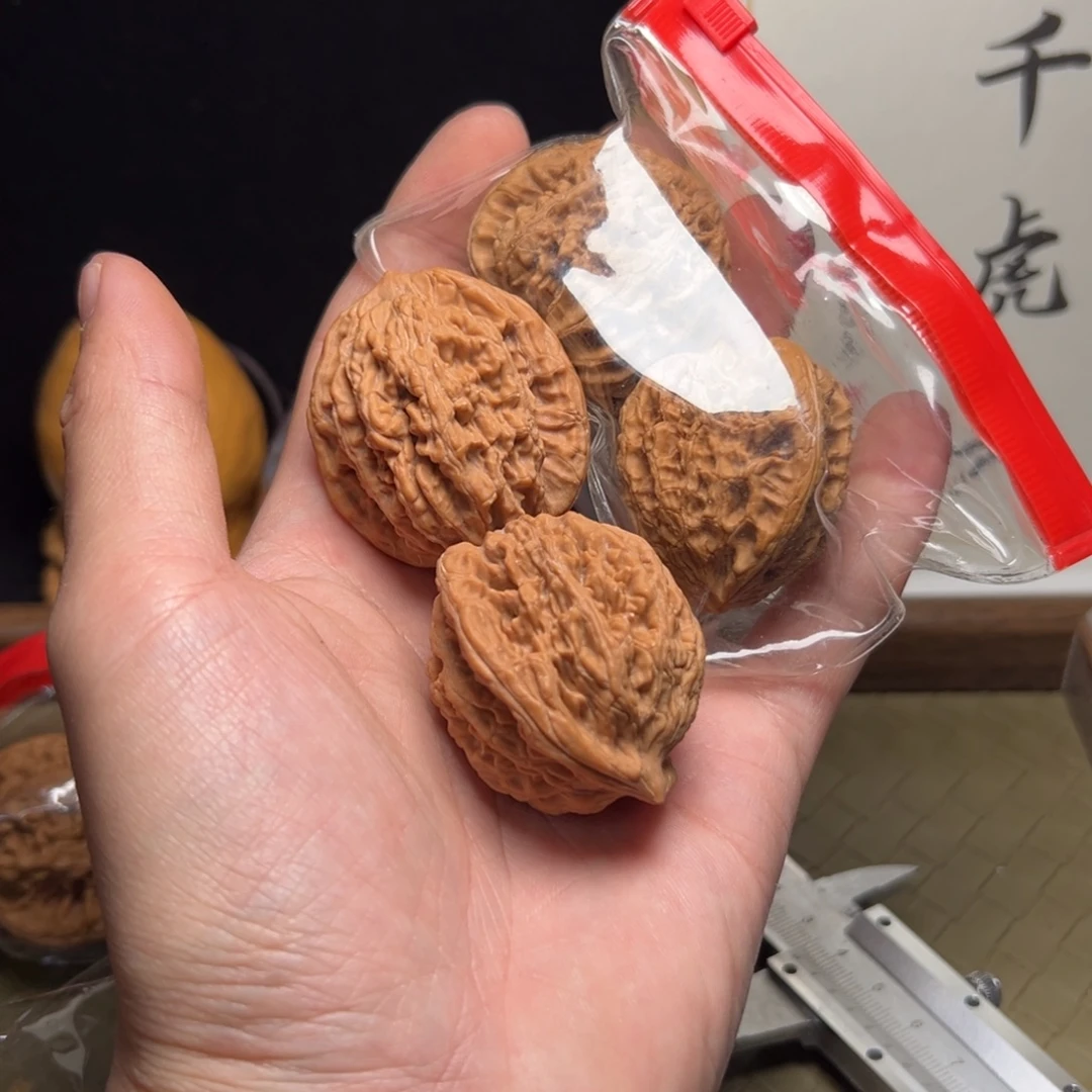 不***黑吊坠文玩核桃虎头