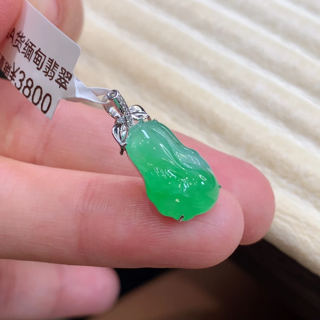 颈饰18K金镶嵌翡翠