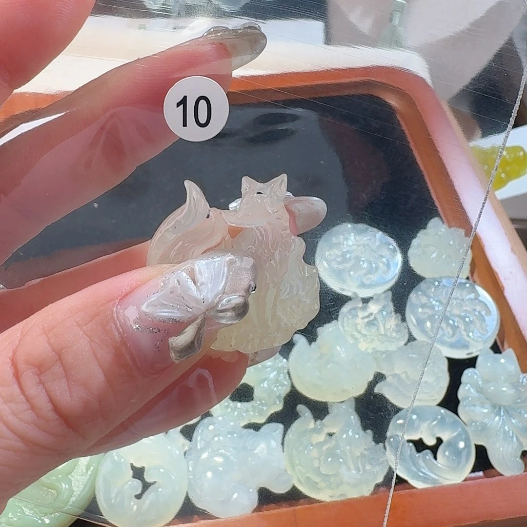 蛇纹石玉颈饰合金精美礼品