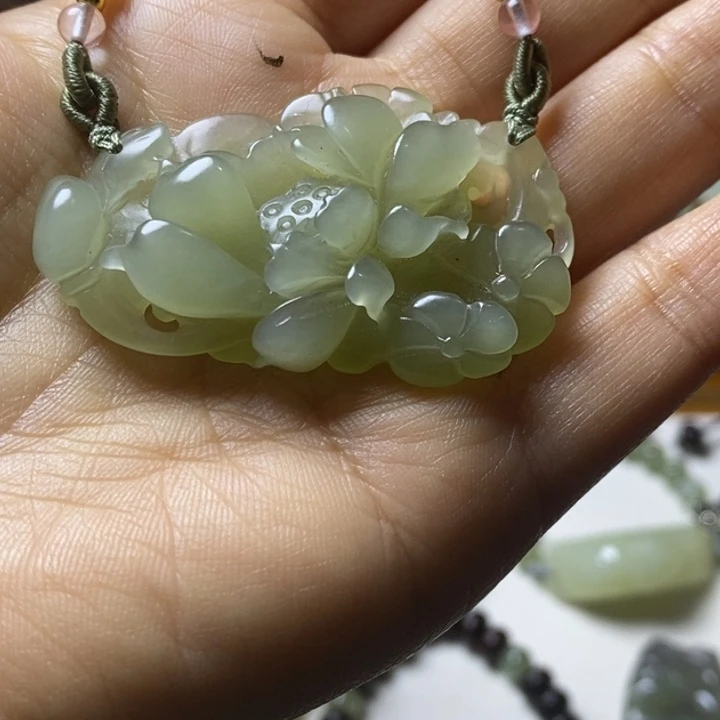 和***9和田玉未镶嵌颈饰