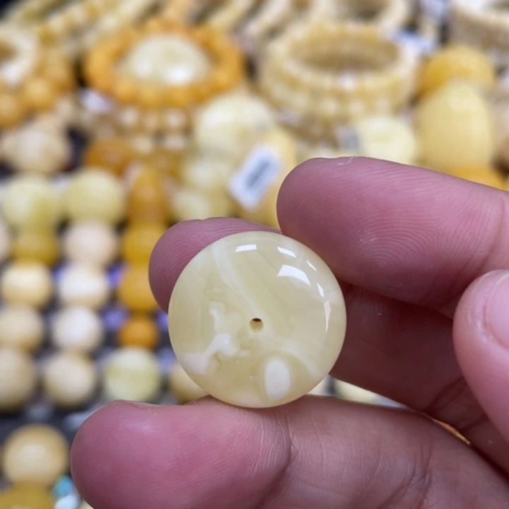 蜜蜡未镶嵌裸石19.9*7.3mm
