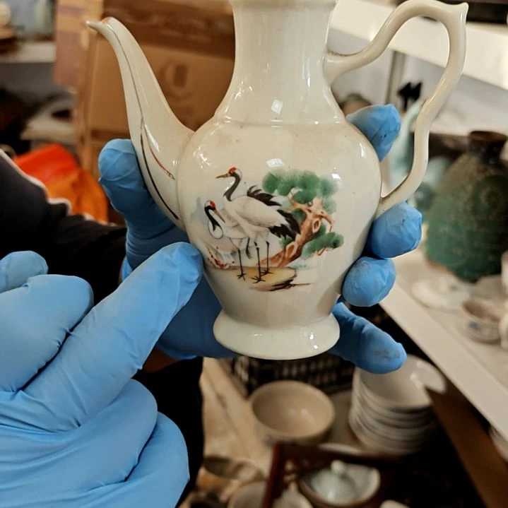 摆件盘子碗茶壶啥都有