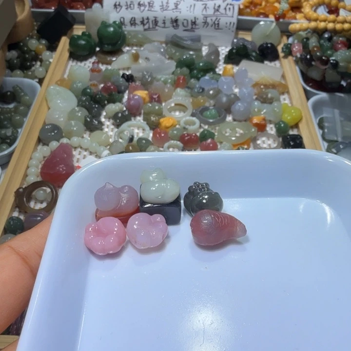 和田玉未镶嵌珠宝半成品山**泉