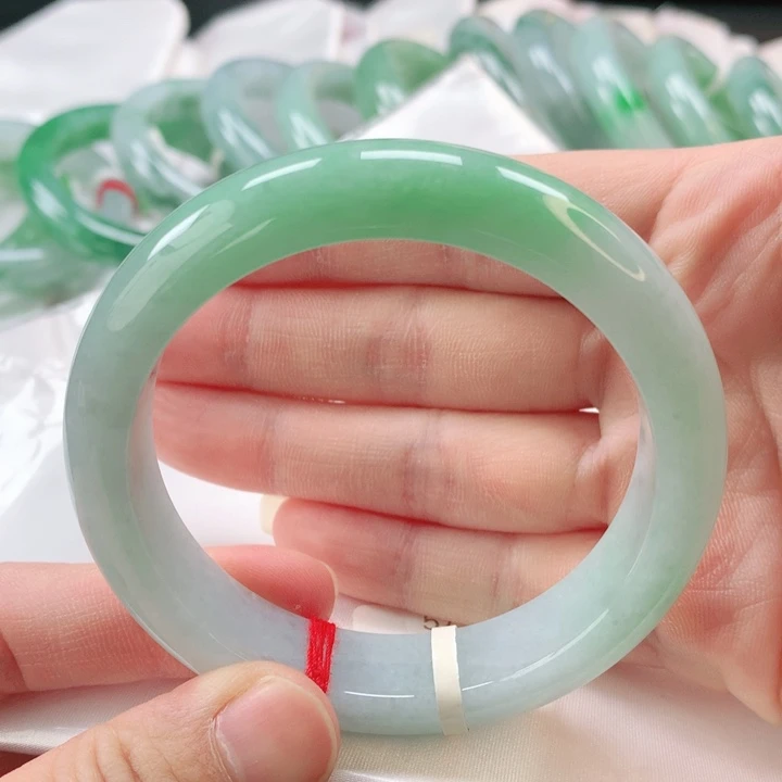 翡翠手镯未镶嵌缅甸A货翡翠手镯