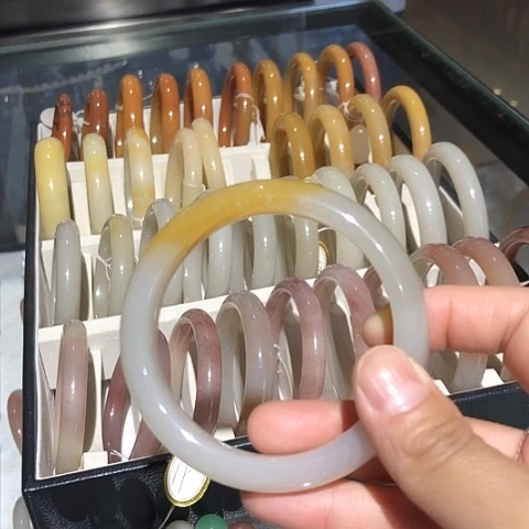 石英质玉未镶嵌手链