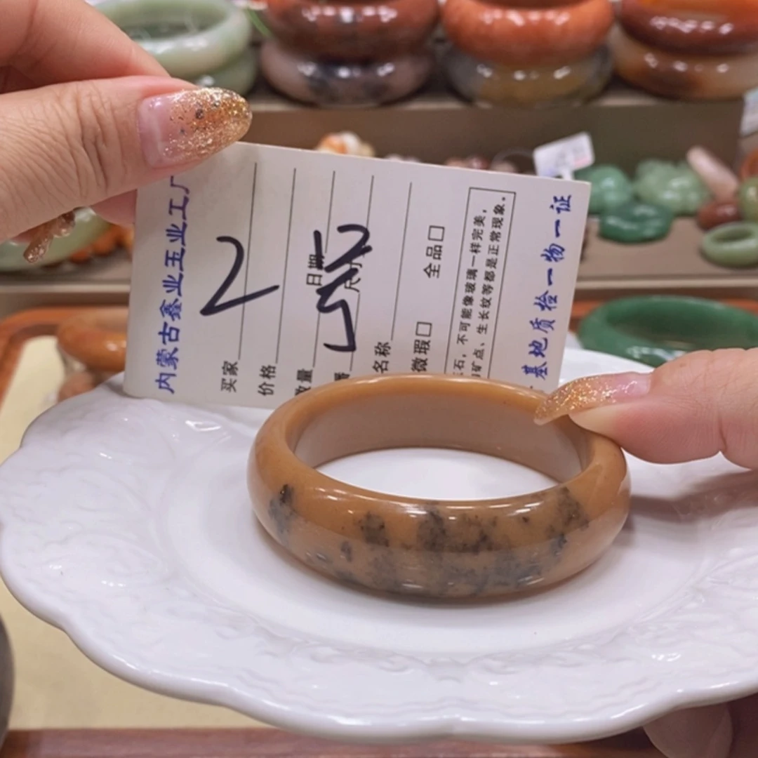 【闪购商品】未镶嵌手镯石英质玉