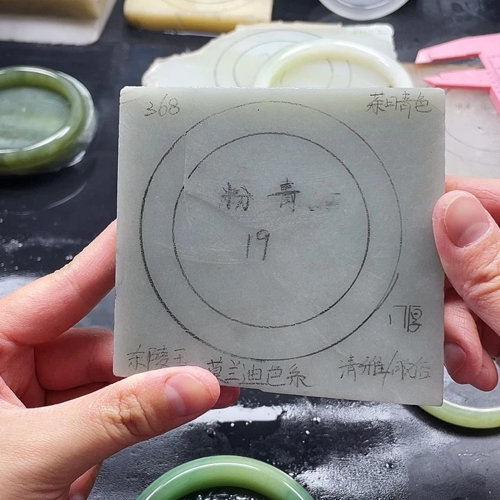 石英质玉未镶嵌手镯定制