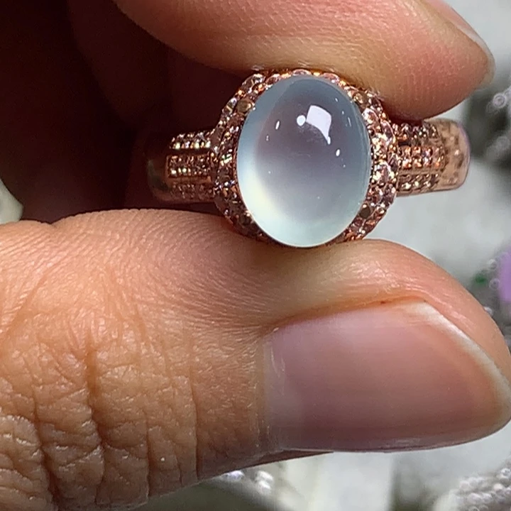 翡翠未镶嵌戒指铜托，卖裸石，需要二次镶嵌